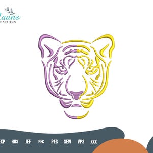 Op de afbeelding: Een geborduurd tijgerkopontwerp in paars en geel. Het gezicht van de tijger is omlijnd met gedetailleerde steken, met zijn ogen, neus en mond. Het ontwerp staat tegen een witte achtergrond, met de tekst "Maans Creations".