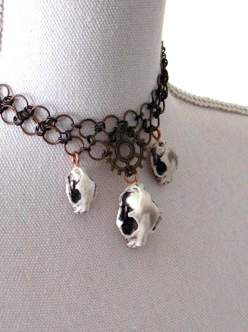 CHAIN MAIL resin cat skull choker