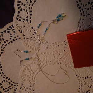 Vintage Necklace and Earrings Set With Green and Clear White Dangling Beads, Silver tone Chain