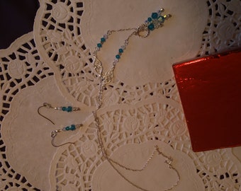 Collier et boucles d'oreilles vintage sertis de perles pendantes vertes et blanches transparentes, chaîne argentée