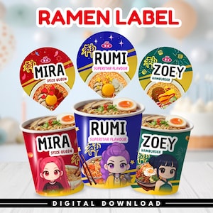 Puede incluir: Una descarga digital con etiquetas de ramen con el texto "RAMEN LABEL". Las etiquetas incluyen los nombres "MIRA", "RUMI" y "ZOEY", cada uno con una descripción de sabor única y una ilustración de personaje de dibujos animados. También está presente el texto "DIGITAL DOWNLOAD".