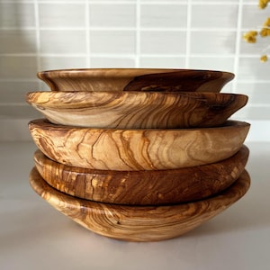 Handmade Olive Wood Plate: Sustainable Vegan Kitchenware