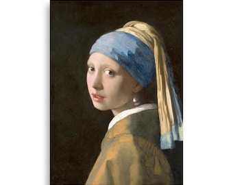 Può includere: Un dipinto di una giovane donna che indossa un foulard blu e giallo con un grande orecchino di perla. Il suo viso è leggermente girato di lato e guarda a sinistra. Lo sfondo è scuro.