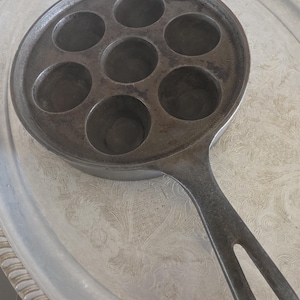 Vintage Griswold No. 32 Cast Iron Aebleskiver Pan, Pattern #962 Made in Erie, PA