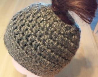 Bonnet queue de cheval - gris étain et Tan au Crochet