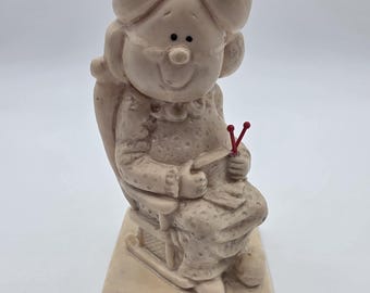 Vintage 1970 Russ Berrie World's Greatest Grandma Figurine, Retro Resin Statue, 1970s Kitsch Office Decor, Mother's Day Grandmother Gift
