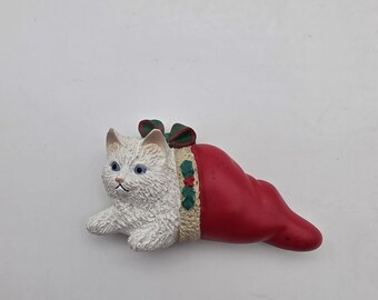 Vintage 1980s Russ Berrie Christmas Kitten Magnet, Cat in Stocking Fridge Magnet, Retro Holiday Fridge Decor, 80s Cute Kitsch Collectible