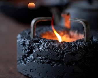 Zwarte betonnen theepotwarmer – handgemaakt in wabi-sabi-stijl