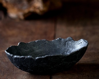 Schwarze ovale Wabi-Sabi Betonschale – Handgefertigt – Schmuck- & Schlüsselablage
