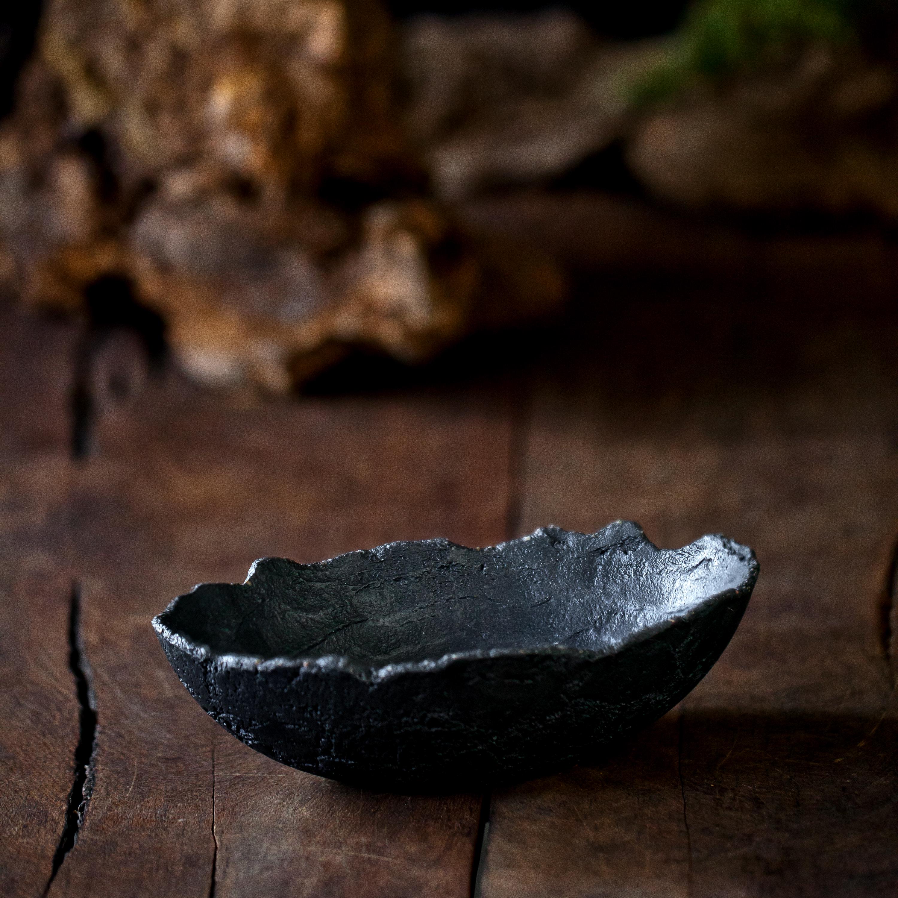 Dekorative schwarze schale