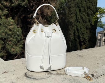 Handgewebte Weiße Lederne Beuteltasche, Kleine Schultertasche aus Bast, Handgewebte Italienische Lederhandtasche, Hochzeitstasche