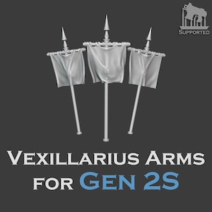 Puede incluir: Tres armas vexillarius plateadas con banderas blancas y puntas en forma de lanza. El texto "Vexillarius Arms For Gen 2S" se muestra debajo de los objetos. La imagen también incluye un logotipo de "Supported".