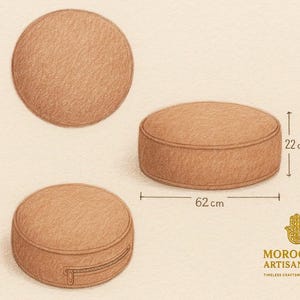 Pu&ograve; includere: Illustrazione di un pouf rotondo marrone con cerniera e vista dall'alto. Il cuscino &egrave; alto 22 cm e largo 62 cm. &Egrave; visibile anche il testo "MOROCCAN ARTISAN SOUL".