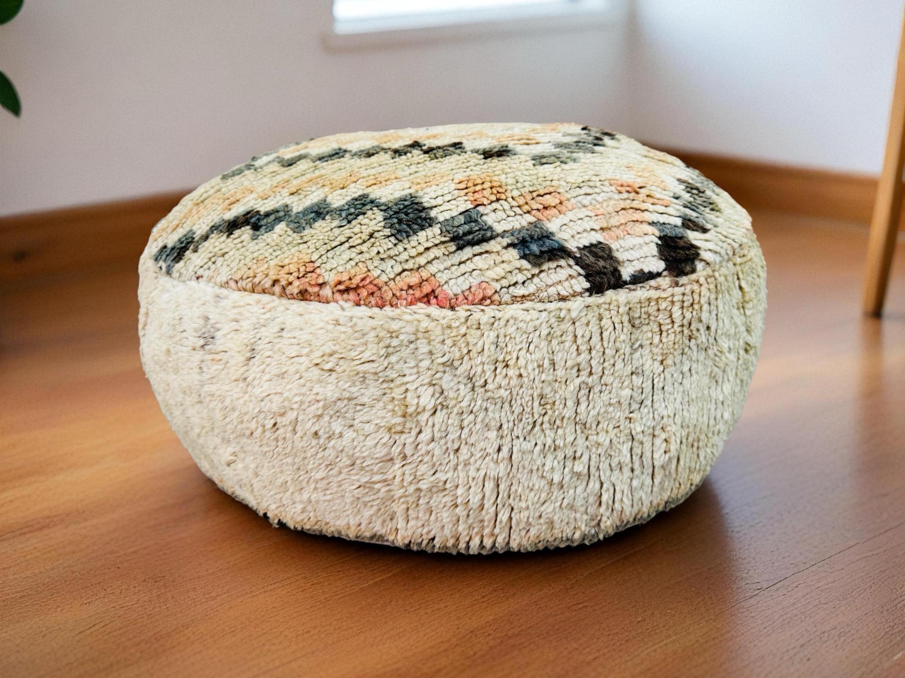 ハンドメイドのモロッコ風プーフ・オットマン - クリームホワイトの