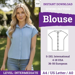 Puede incluir: Una blusa azul claro con mangas cortas y botones. La imagen incluye la palabra "Blouse" y "Instant Download Sewing Pattern". El patrón es para tallas S-2XL, tallas USA 4-18 y tallas europeas 36-50.