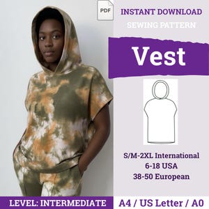 Puede incluir: Una persona lleva un chaleco con capucha teñido anudado y pantalones a juego. La imagen incluye un patrón de costura con la palabra "Vest" y el texto "Instant Download Sewing Pattern". El patrón es para tallas S/M-2XL, tallas USA 6-18 y tallas europeas 38-50.