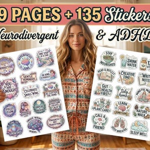 Peut inclure: Deux planches d'autocollants avec le texte "9 PAGES + 135 Stickers & ADHD Neurodivergent". Les autocollants présentent divers motifs et phrases comme "Focus Flow", "Celebrate Small Wins" et "Drink Water". La femme de l'image porte un pyjama à motifs.