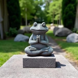 Zen Frog Statue for Garden, Meditating Frog Outdoor Sculpture, Serene Yoga Frog Figurine, Relaxing Decor, Garden Gift for Nature Lovers