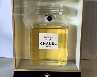 シャネル No.19 28ml Vintage CHANEL No. 19 perfume 28ml Parfum fragrance elegant