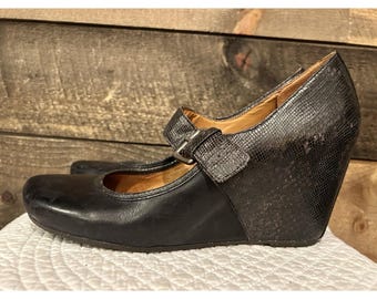 Naya Eternal Wedge Women's 10 Black & Purple Snakeskin Anthropologie