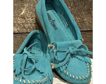 Minnetonka Kilty Moccasin Slip On In Size 5 402S EUC