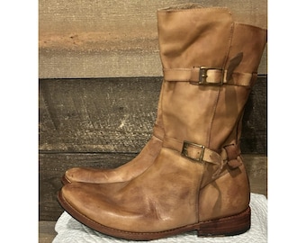 Botas de moto Bed Stu Rustic Tan de media caña con doble hebilla para mujer, talla 9.5.