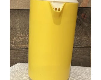 Jarra Rubbermaid vintage y portahuevos Tupperware para camping, picnic y comidas compartidas, 2 1/4 cuartos de galón.