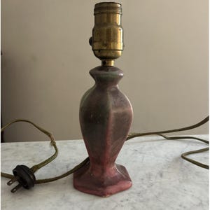 ¿Cerámica Muncie? Lámpara de jarrón de cerámica color musgo a rosa de 9 pulgadas.