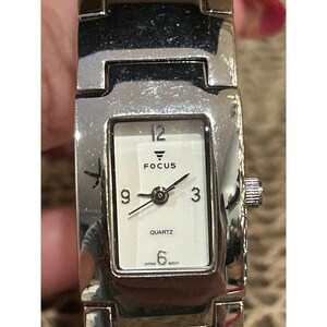 Roestvrijstalen achterkant FOCUS Japan Movement-horloge, werkend afbeelding 3