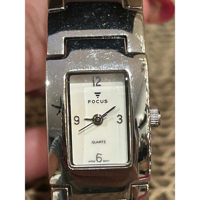 Roestvrijstalen achterkant FOCUS Japan Movement-horloge, werkend afbeelding 3