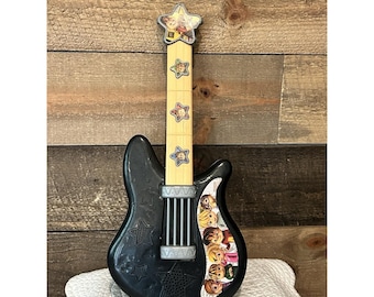 Guitarra Funk de Alvin y las Ardillas de Fisher Price para tocar junto con la guitarra