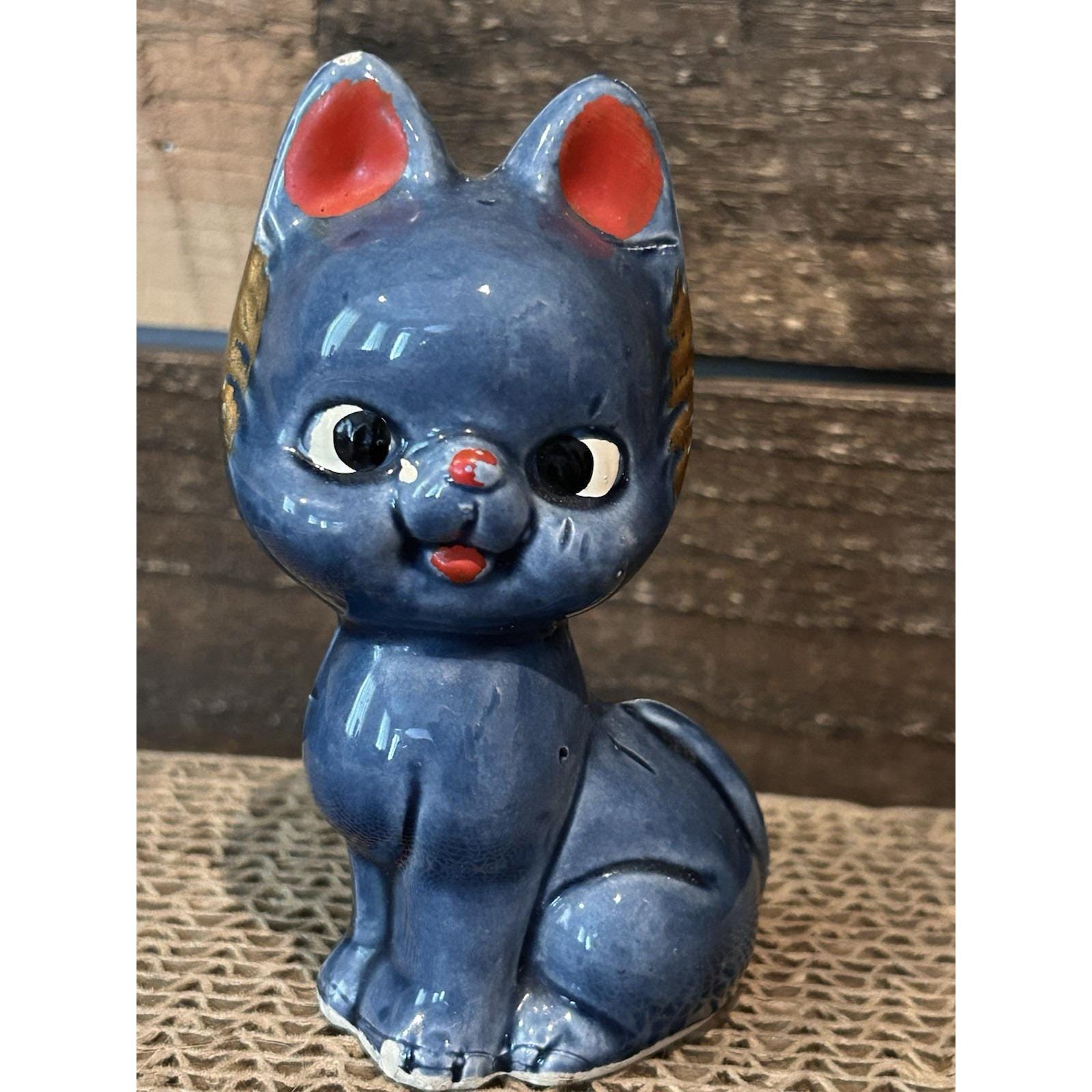 ヴィンテージ 小さな青い猫の置物 日本製 赤い鼻耳 擬人化 生意気な