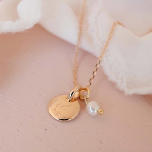 Collar inicial personalizado con hoja dorada, joyería sentimental para mujer, elegante idea de regalo con nombre.