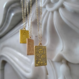 Collier Tarot Le Soleil – Pendentif "The Sun" en Acier Inoxydable | Bijou ésotérique | Chaîne 40 cm | Cadeau spirituel femme