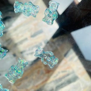Bottoni orsetto 1.2 cm  in resina trasparente azzurra – Glitter iridescenti – Fatti a mano – Set da 2 a 10 pezzi