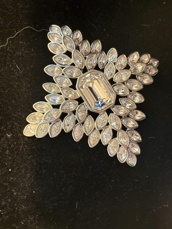 Vintage Kenneth J Lane rhinestone brooch - image 7