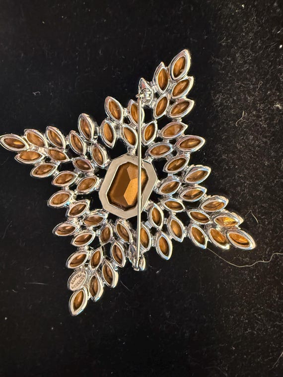 Vintage Kenneth J Lane rhinestone brooch - image 8