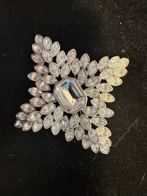 Vintage Kenneth J Lane rhinestone brooch - image 6