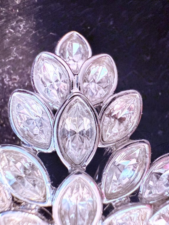 Vintage Kenneth J Lane rhinestone brooch - image 3