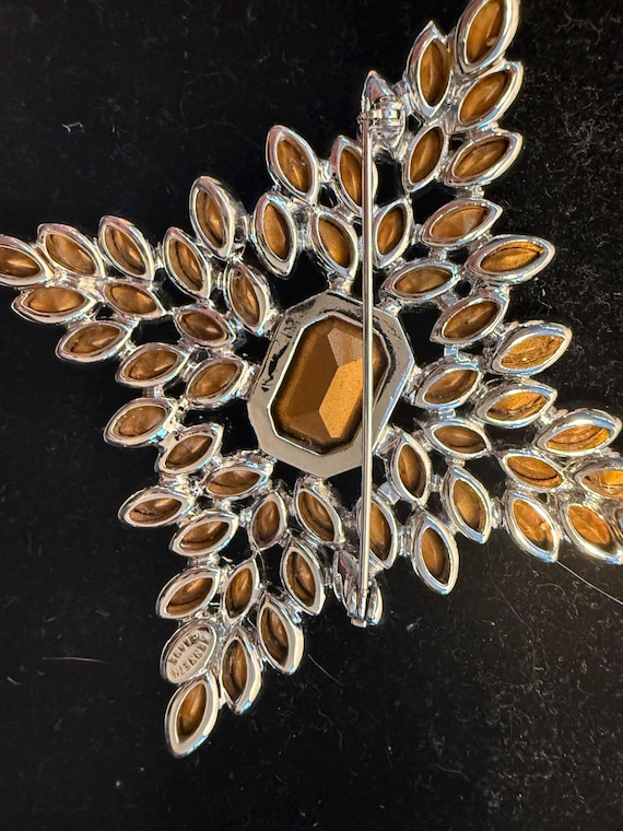 Vintage Kenneth J Lane rhinestone brooch - image 9
