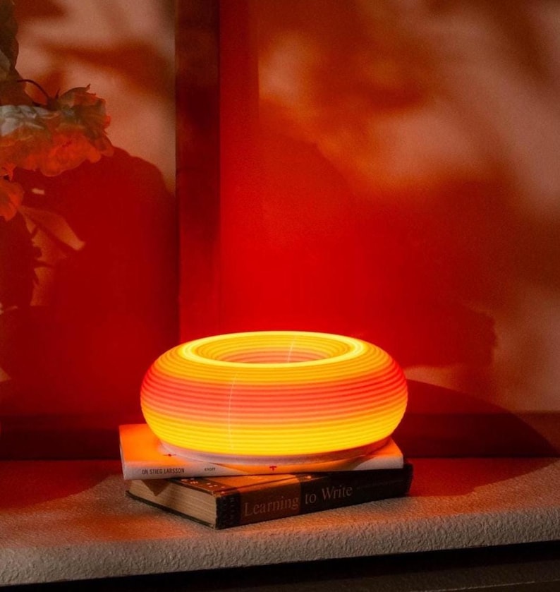 Lámpara Donut – Lámpara de mesa minimalista hecha a mano, estilo vintage, luz ambiental, lámpara de acento, para montaje en pared, decoración única y colorida para el hogar