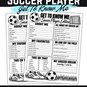 Könnte beinhalten: Ein schwarz-weißes, ausdruckbares Arbeitsblatt mit dem Titel Get To Know Me Soccer Player Edition. Das Dokument enthält Abschnitte für persönliche Angaben, Favoriten, Entweder-oder-Fragen und Ziele, verziert mit Illustrationen eines Fußballs und Stollen.