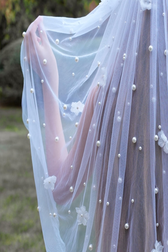 3D Flower & Pearl Wedding Veil: Handmade White Tulle Bridal  display picture 3