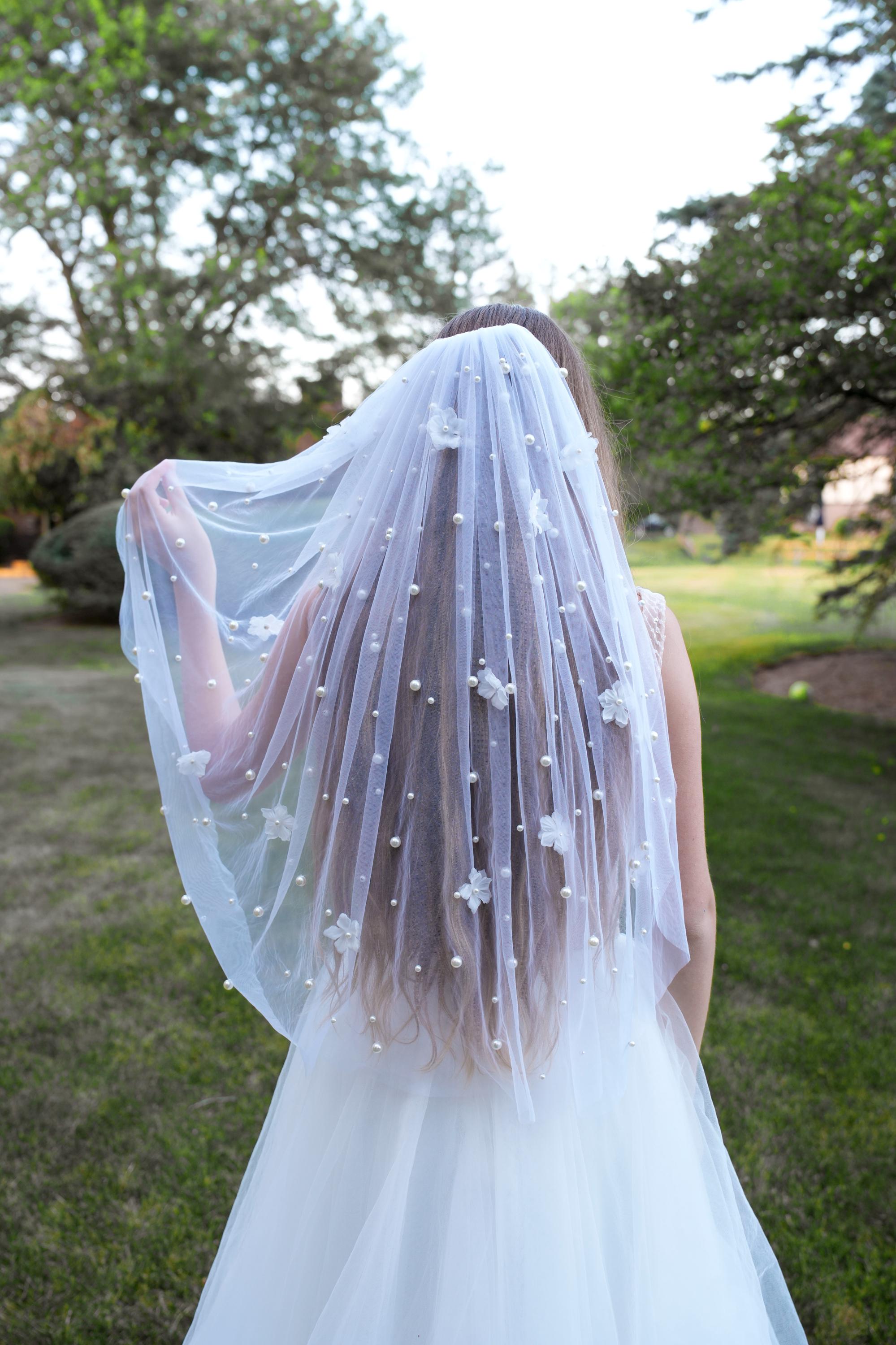 3D Flower & Pearl Wedding Veil: Handmade White Tulle Bridal 