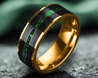 Anillo de bodas de tungsteno negro y oro de 8 mm con incrustación de esmeralda triturada, ajuste cómodo, anillo único para hombre, acabado negro cepillado, grabado gratuito.
