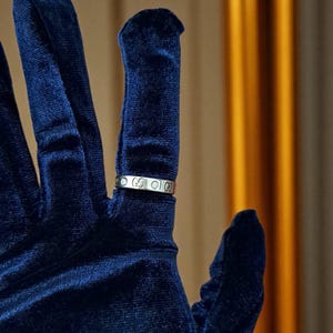 Authentic Vintage Gucci Icon Ring - Diamond Gold 18k