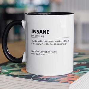 Wahnsinnige sarkastische Definition Tasse | Des Teufels Wörterbuch Zitat, Lustiges Philosophie Kaffee Geschenk