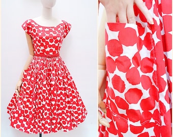 50er Jahre bedrucktes Baumwoll-Tageskleid, 50er Jahre Polka-Dot-Rock, Sommerkleid mit Taschen - XS