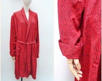 1950s Red printed rayon robe, 50s tie belt dressing gown, Mid century roll collar loungewear - M L