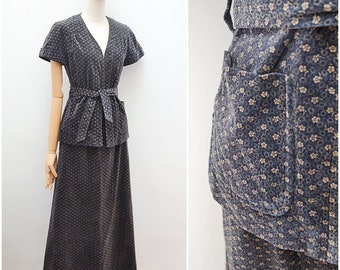 1970s Black velvet two piece maxi skirt suit with pockets / 70s Flower printed full length short sleeve A line suit - XS